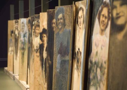 Shoulder-to-Shoulder (aka Bride Ships)/detail Shoulder-to-Shoulder (aka Bride Ships)/detail